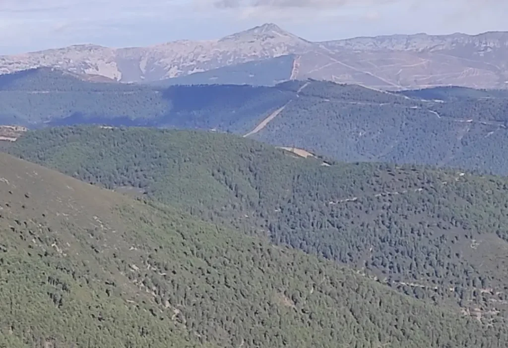 Descubre la Majestuosidad del Pico Rongiero y la Sierra de Francia desde el Collado Riscosillo en Las Hurdes