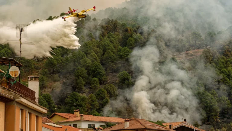 La mejora en el incendio de Las Hurdes permite el regreso a cuatro alquerías evacuadas